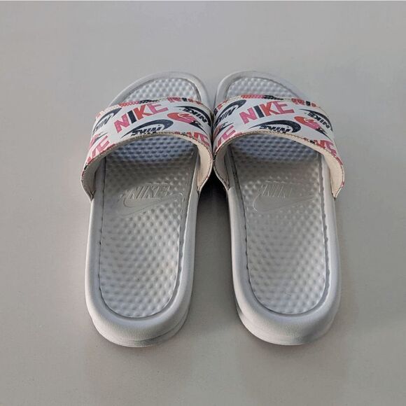 Women's Nike Benassi JDI Floral Black Red Slippers 618919-119 Size 7 Fall 2019 - Picture 5 of 7